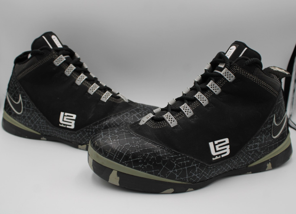 Size 10 - VTG Nike LeBron Zoom Solider 2 'Team Bank' - 319407-001